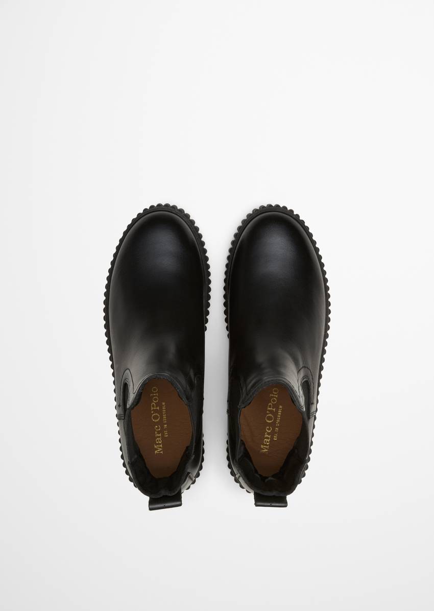 Short shaft boots model Bianca made from fine cowhide