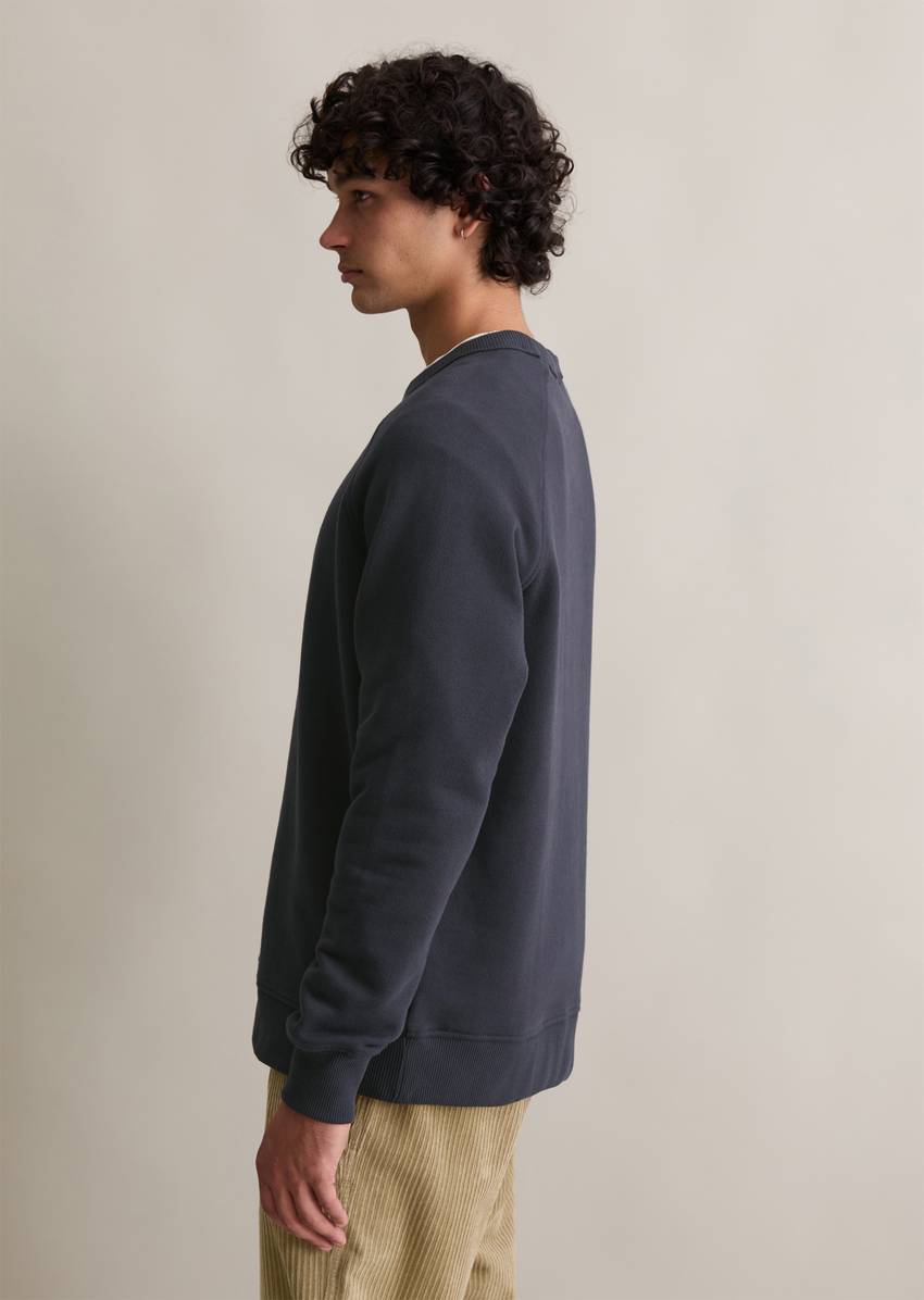 Relaxed sweatshirt made of heavy, structured quality