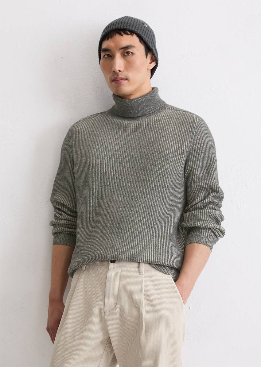 Regular turtleneck sweater made from a cotton/virgin wool blend