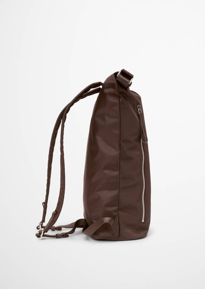 Backpack medium made from recycled material