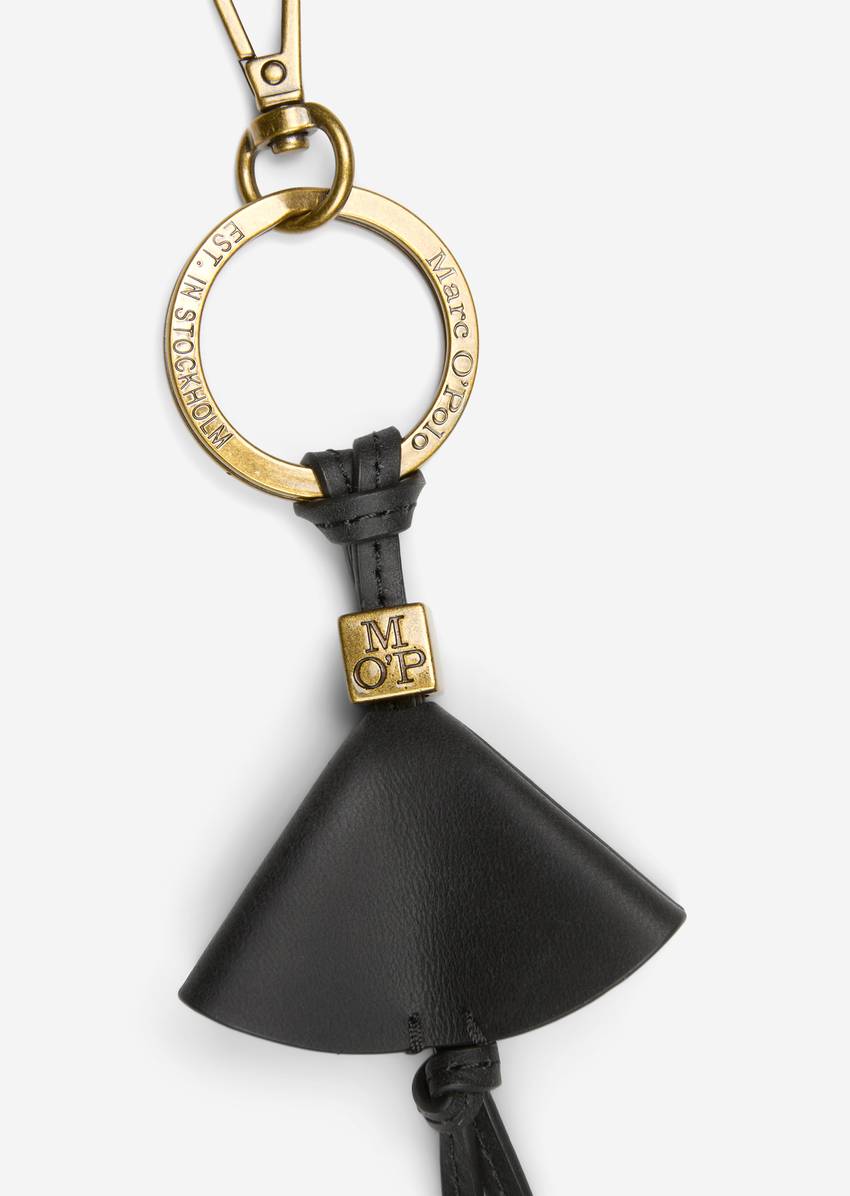Key ring made from fine cowhide with brass details