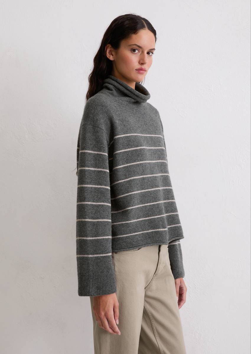 Striped turtleneck sweater relaxed made from a soft merino wool blend