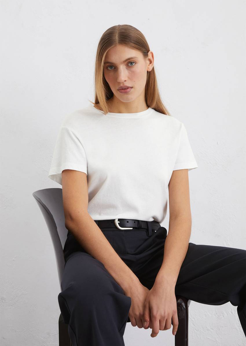 Loose basic T-shirt made of organic cotton