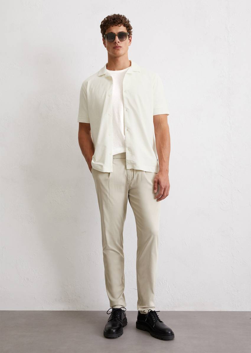 Chino Model Morot Jogger Pleats made from an organic cotton blend