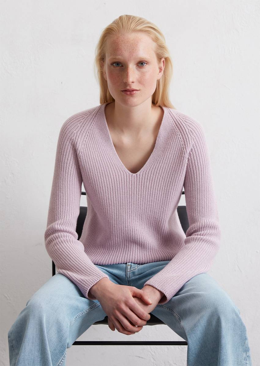 V-neck knitted sweater slim made from soft cotton yarn