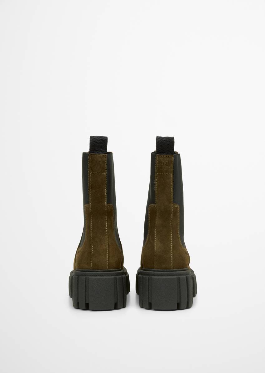 Chelsea boot model Christel with light platform sole