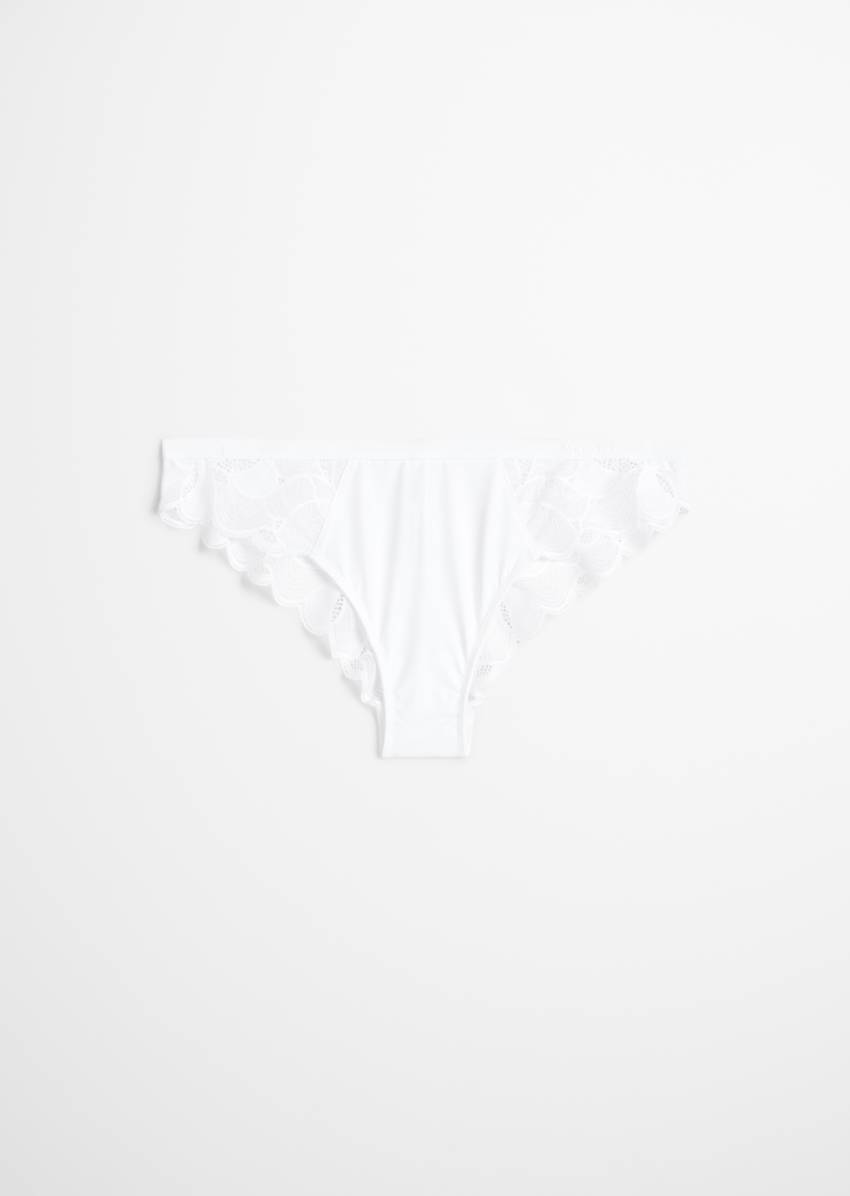 Slip with delicate lace