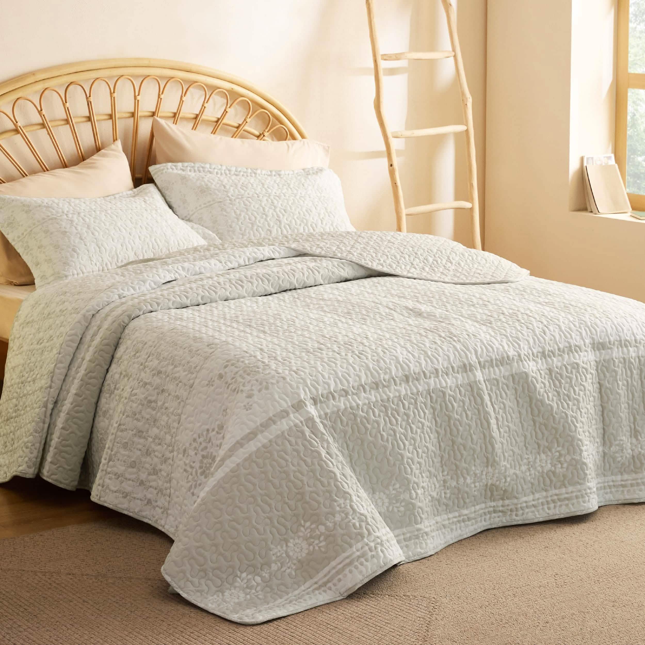 GentleSoft® Botanical Quilt Set
