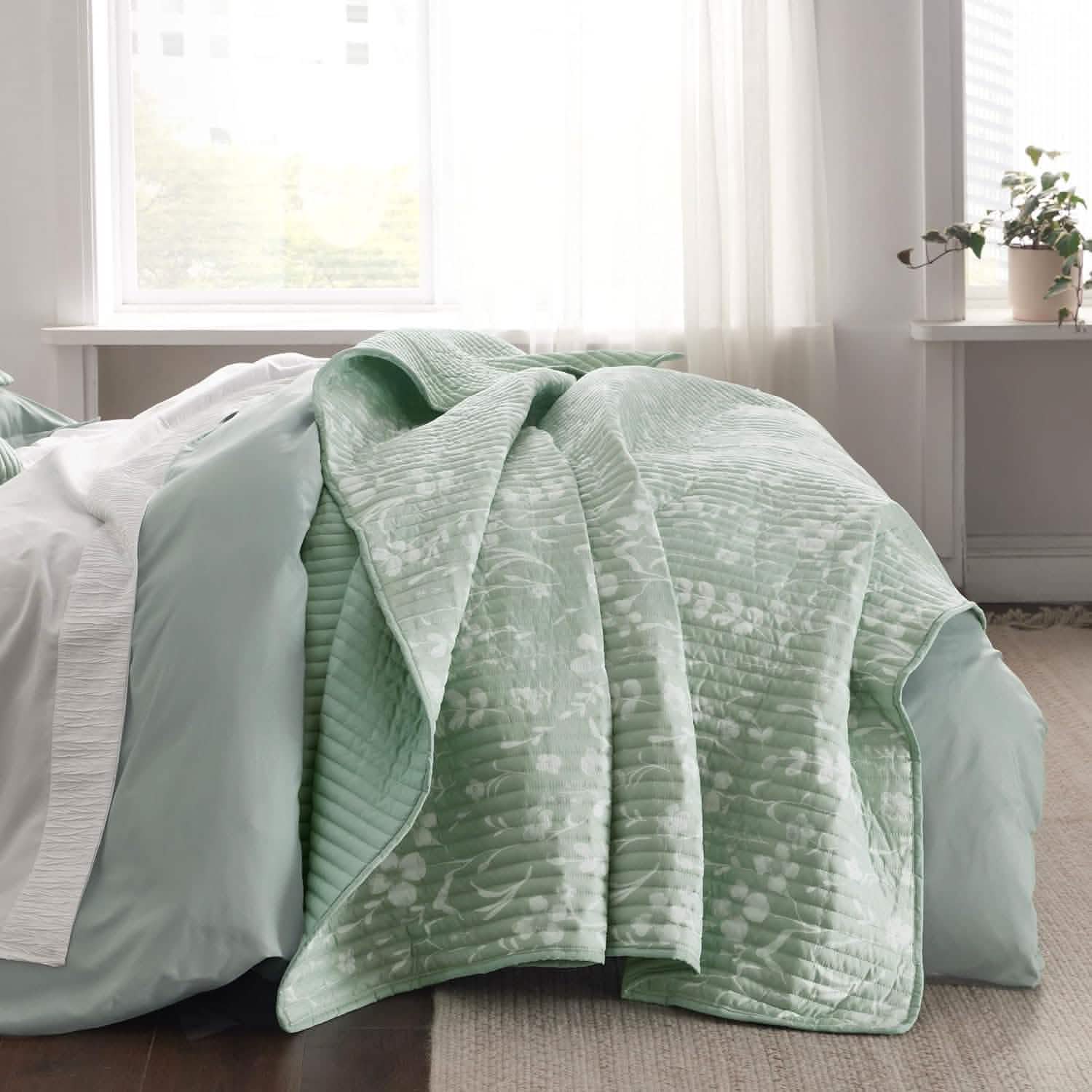 GentleSoft® Botanical Quilt Set