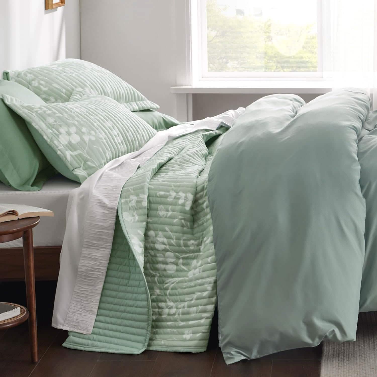 GentleSoft® Botanical Quilt Set