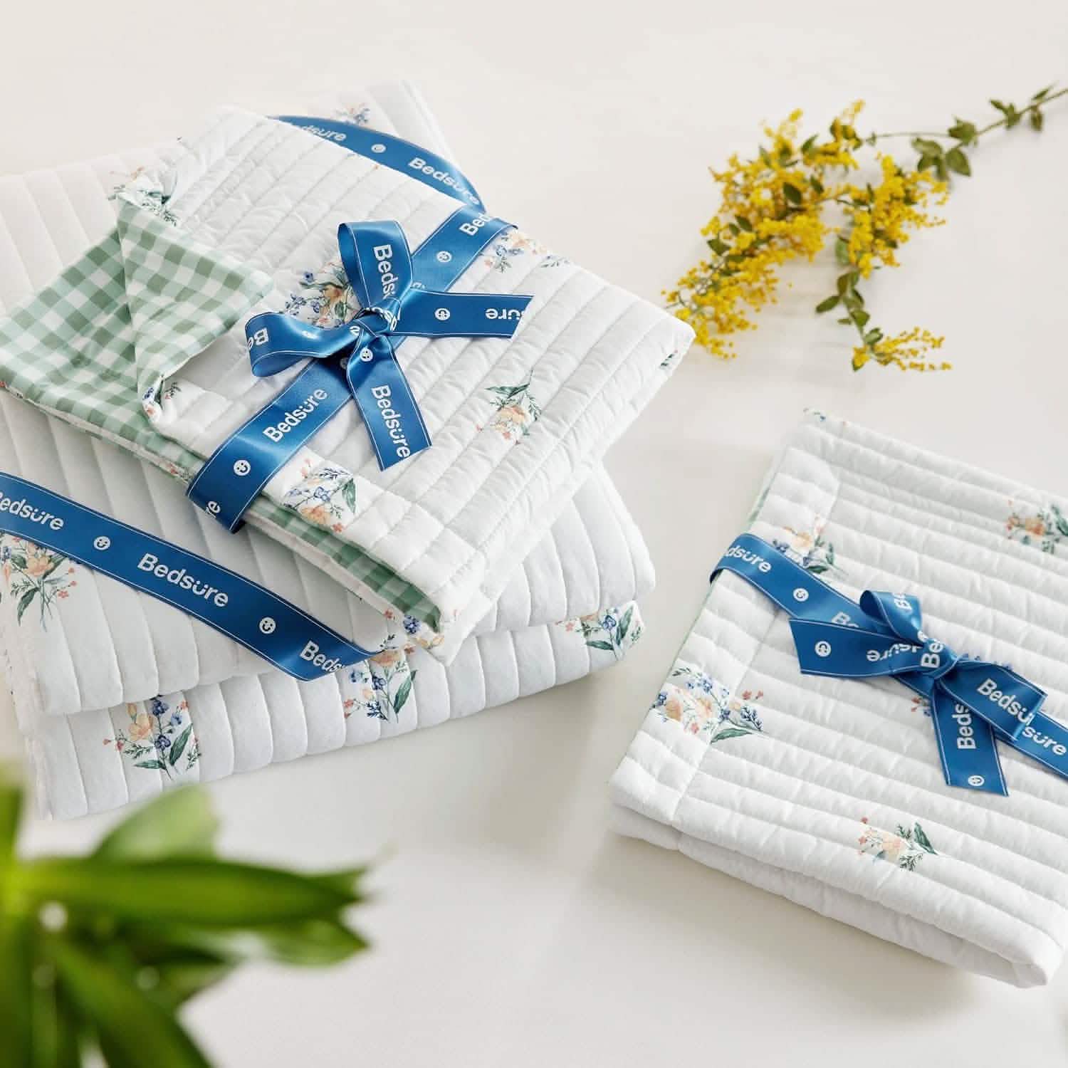 GentleSoft® Botanical Quilt Set