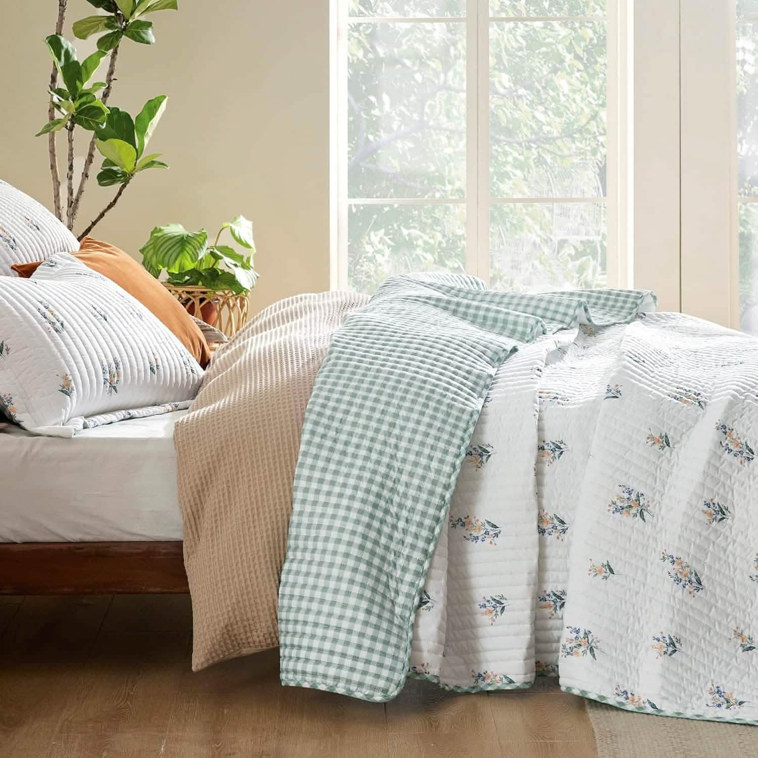 GentleSoft® Botanical Quilt Set