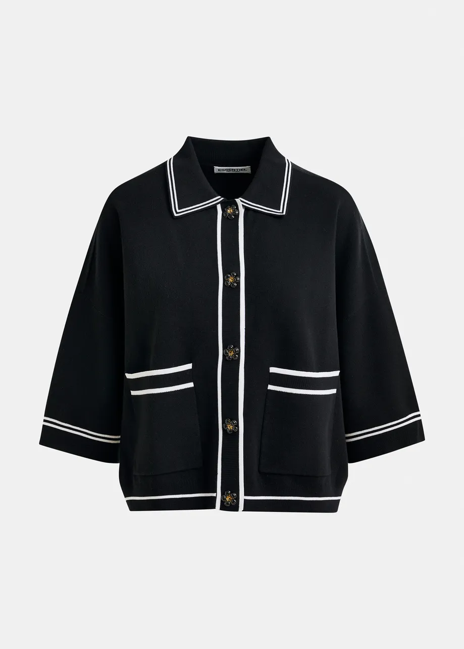 Zwart-witte cardigan met bloemetjesknopen en contrastboord