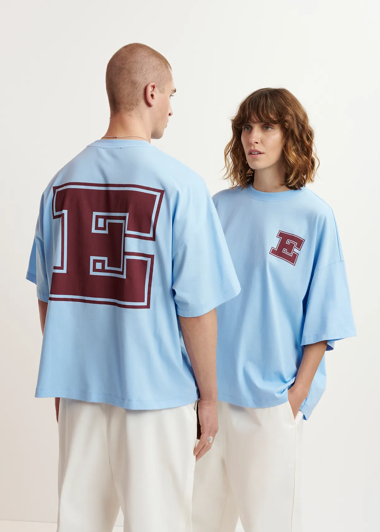 Blue organic cotton T-shirt with 'E' print
