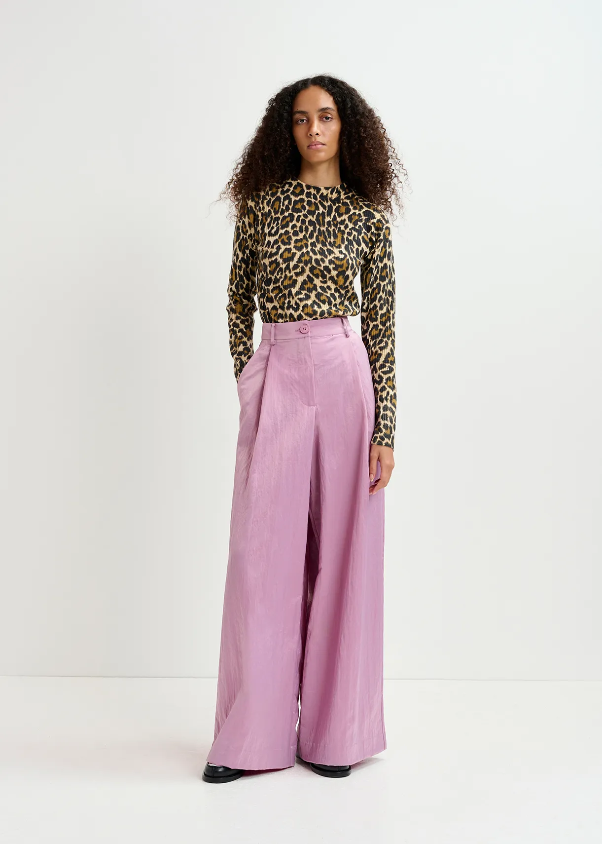 Beige rib-knitted sweater with leopard motif
