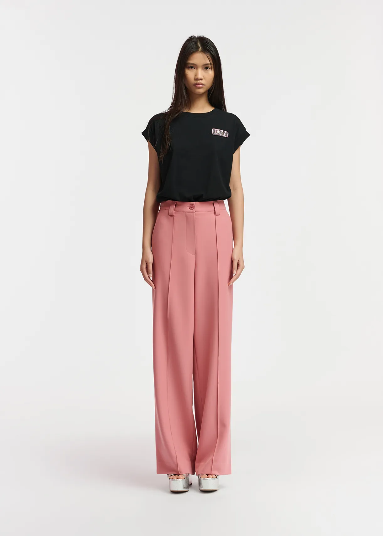 Black organic cotton T-shirt with embroidery