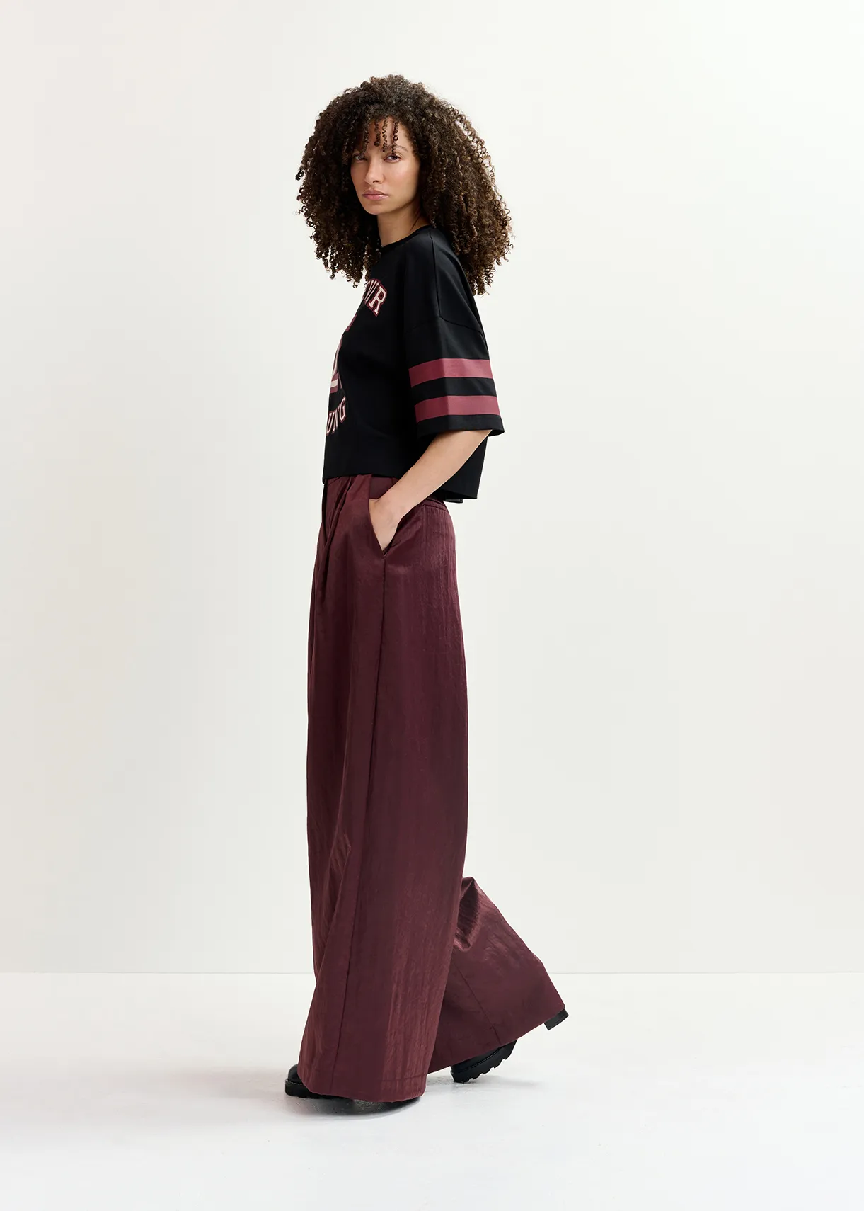 Black organic cotton cropped T-shirt with