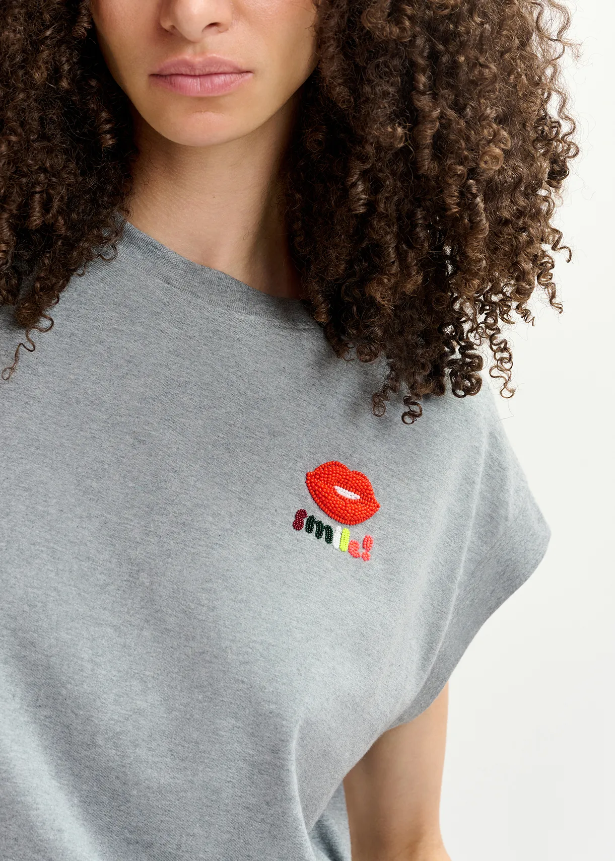Grey organic cotton T-shirt with embroidery