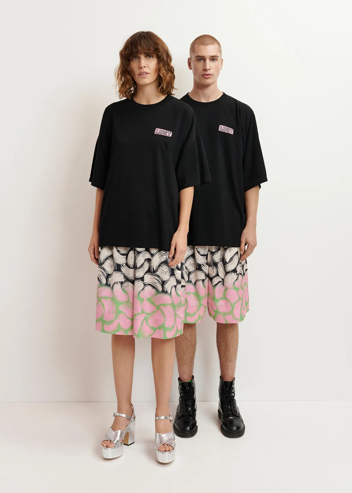 Black organic cotton T-shirt with embroidery