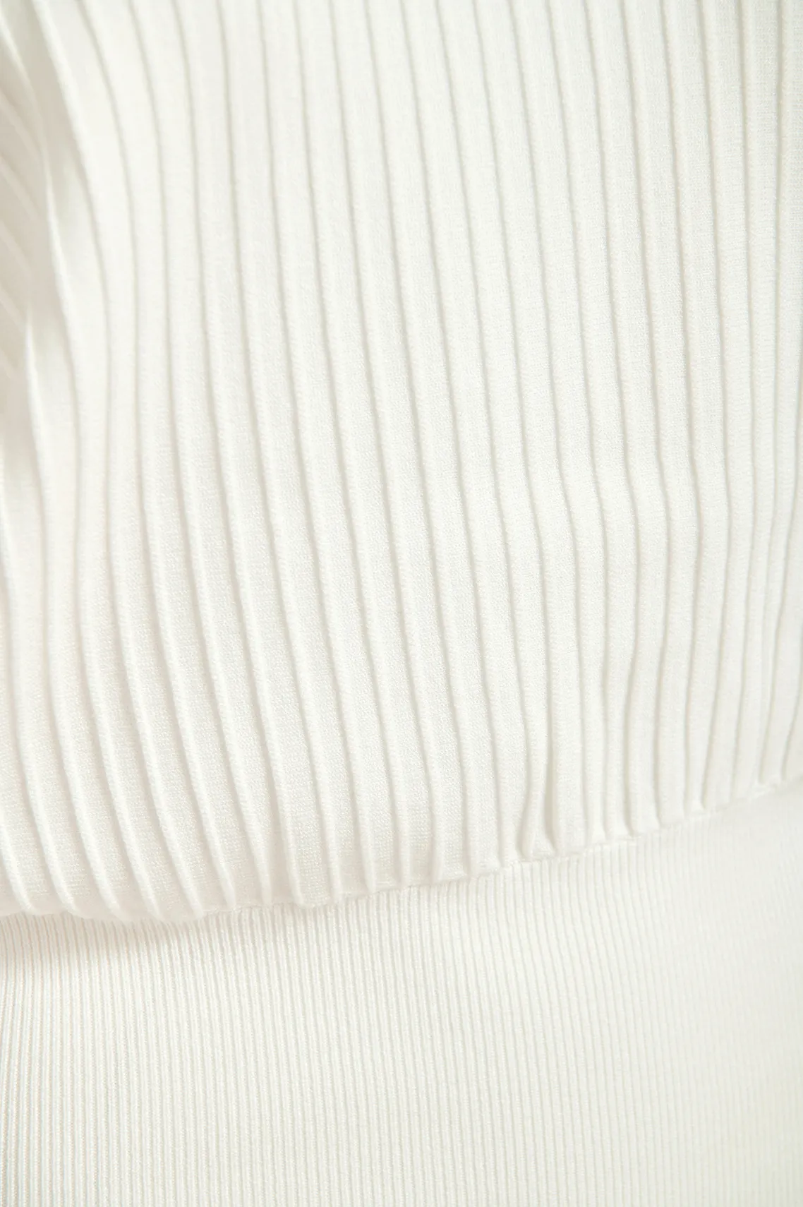 Off-white knitted sweater with fitted waist