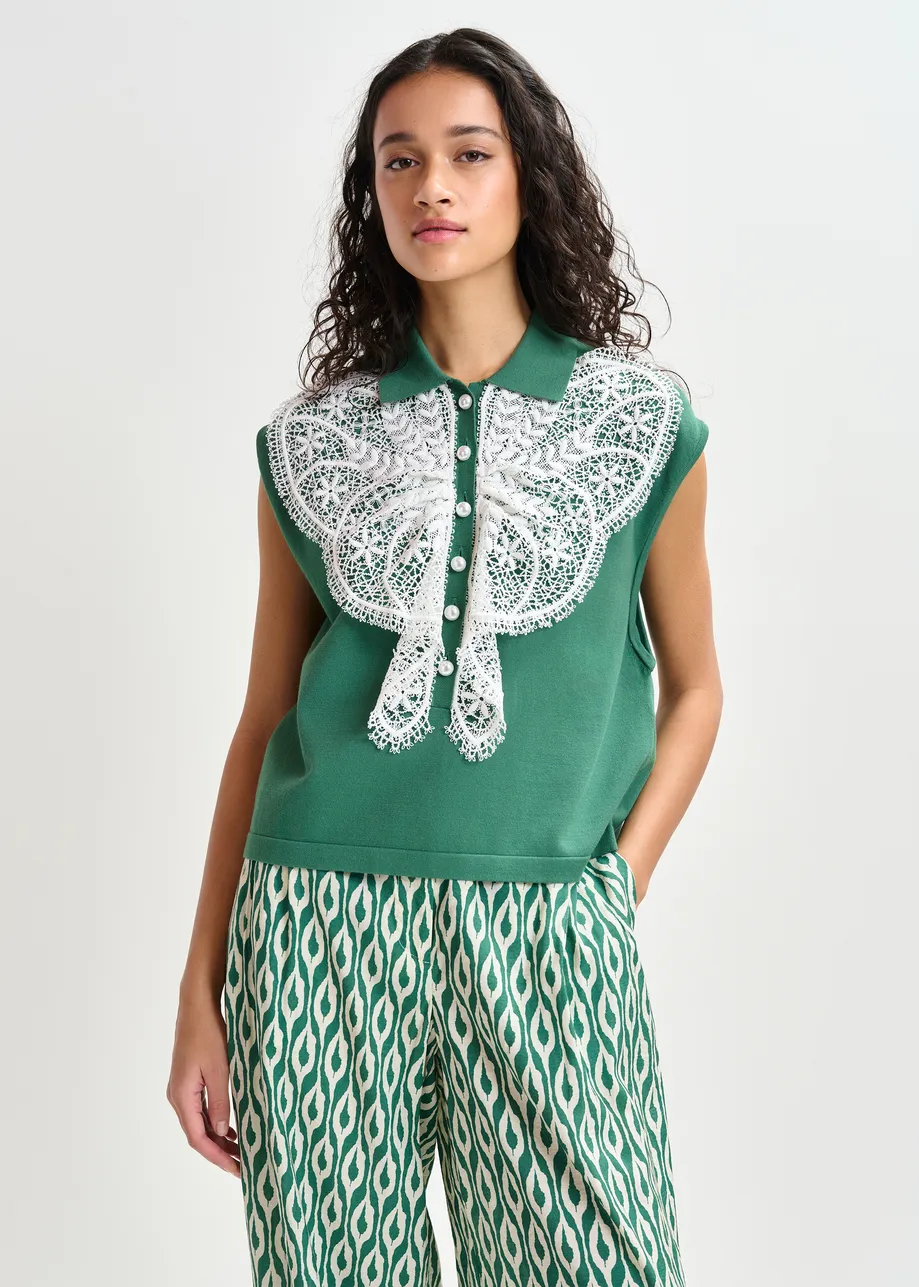 Witte mouwloze polo met kant en parelknopen