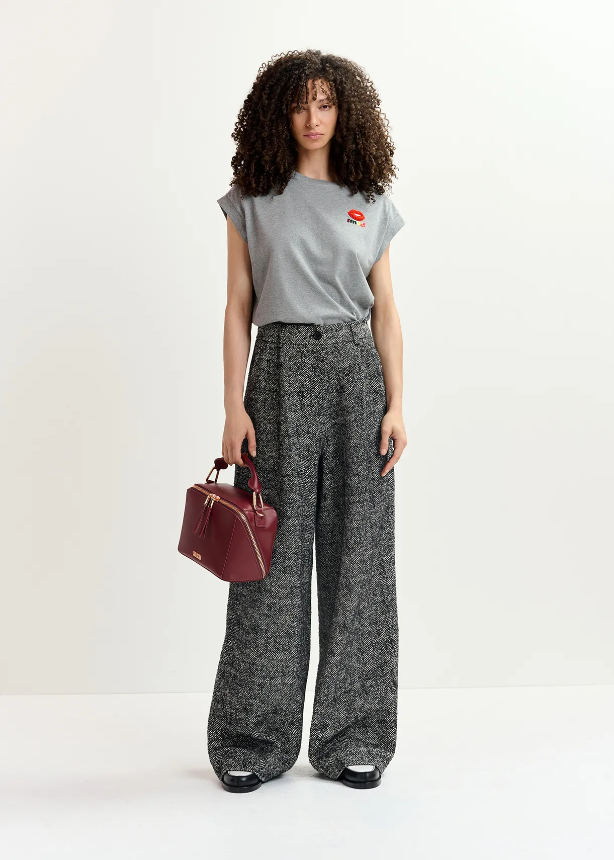 Grey organic cotton T-shirt with embroidery