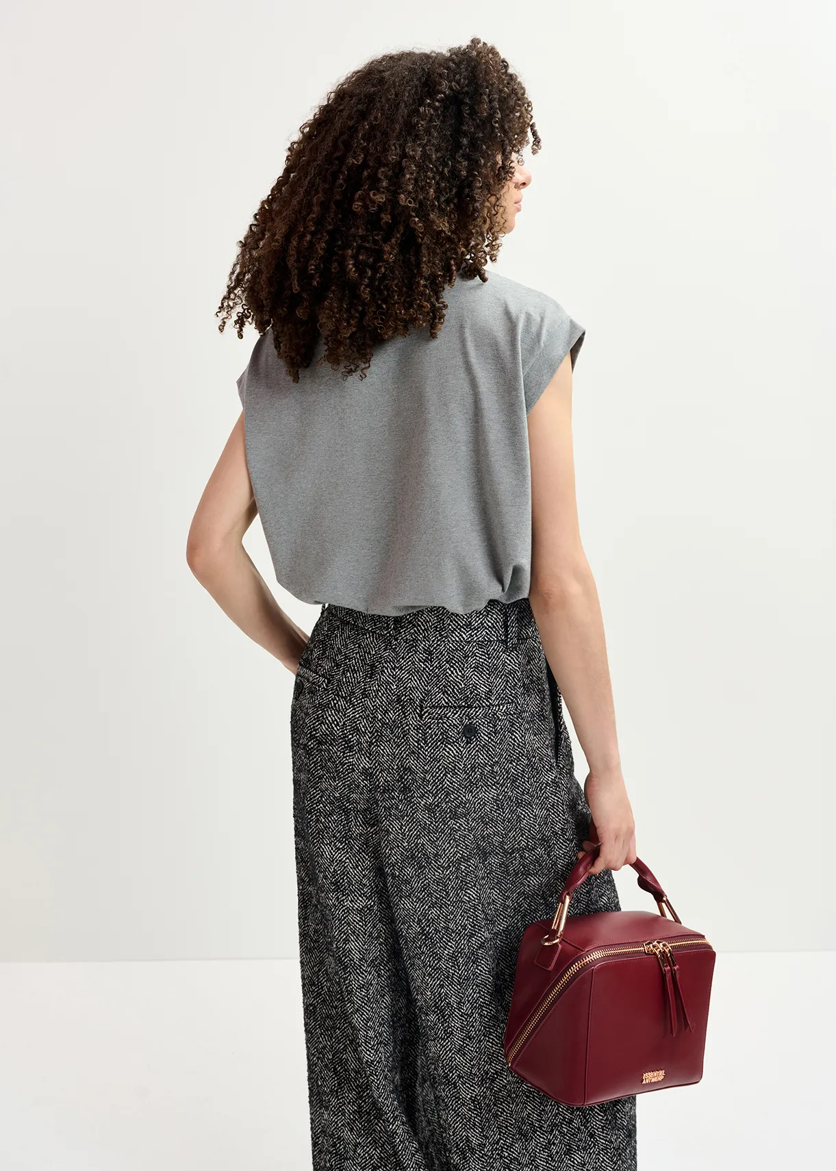 Grey organic cotton T-shirt with embroidery