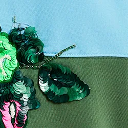 Blue and dark green short-sleeved sweatshirt with sequin embroideries