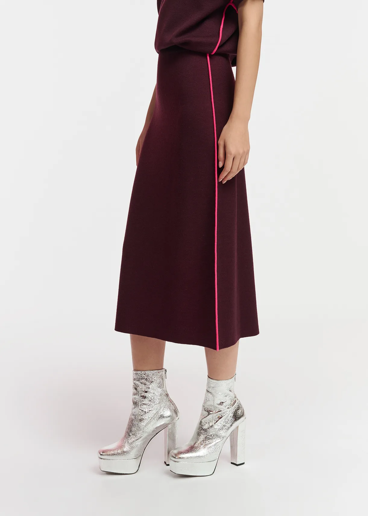 Burgundy knitted skirt with neon pink piping