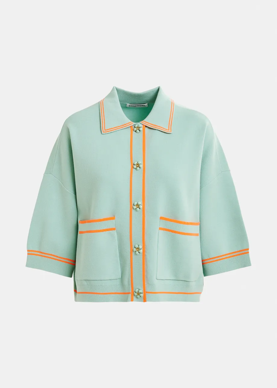 Zwart-witte cardigan met bloemetjesknopen en contrastboord