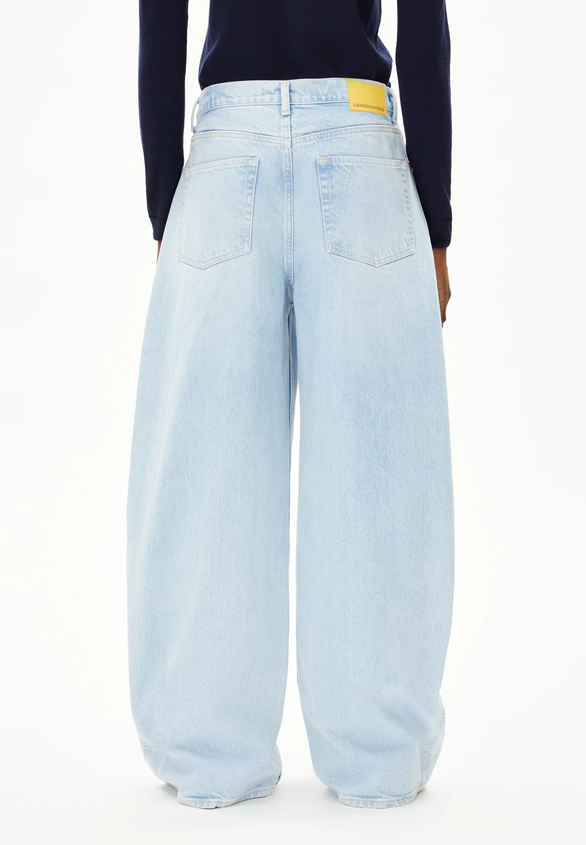 AALTHEA BARREL JEAN Barrel leg mid waist made from recycled cotton