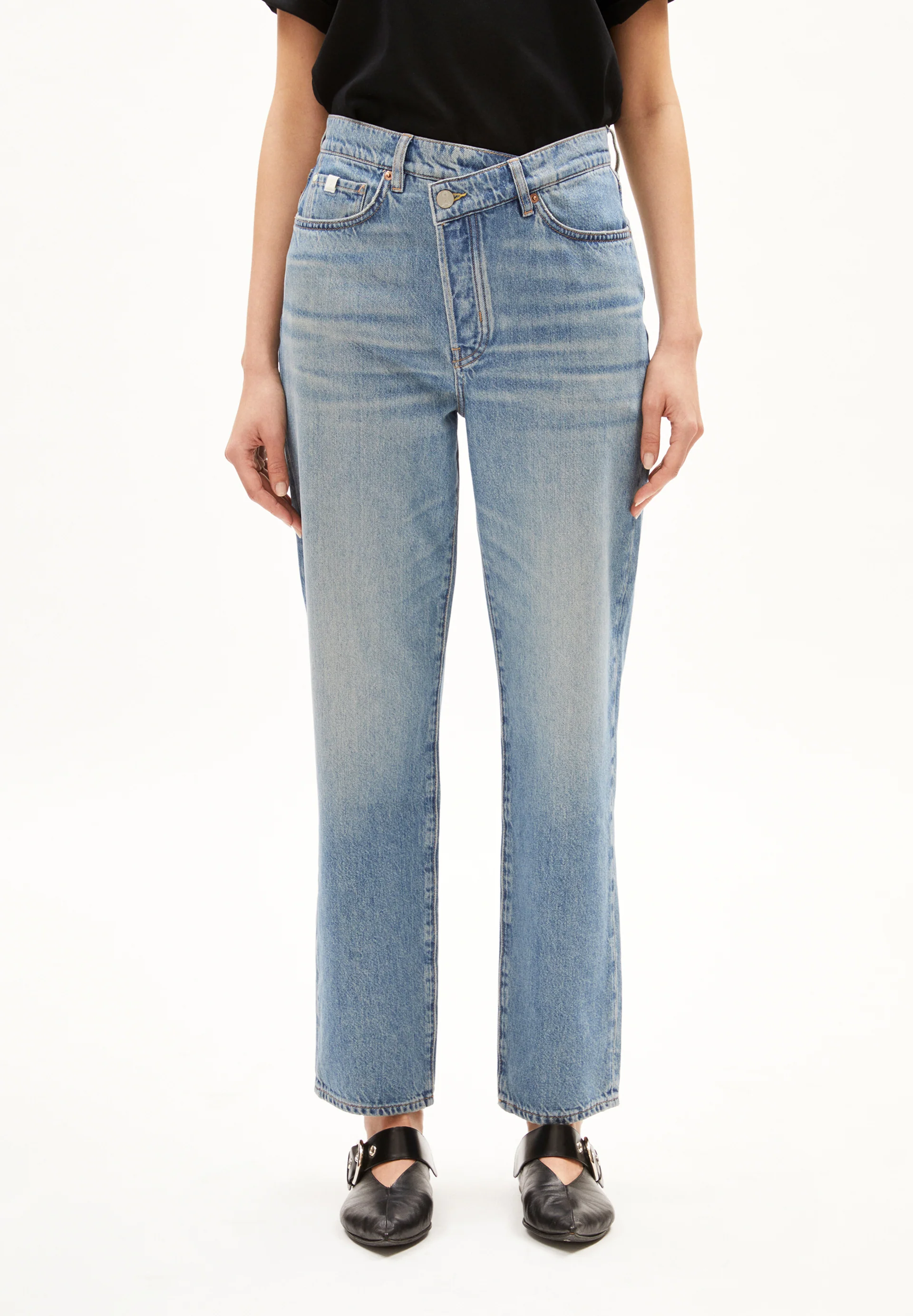 AAIKALA DETAIL Straight Jeans High Waist Organic Cotton Mix