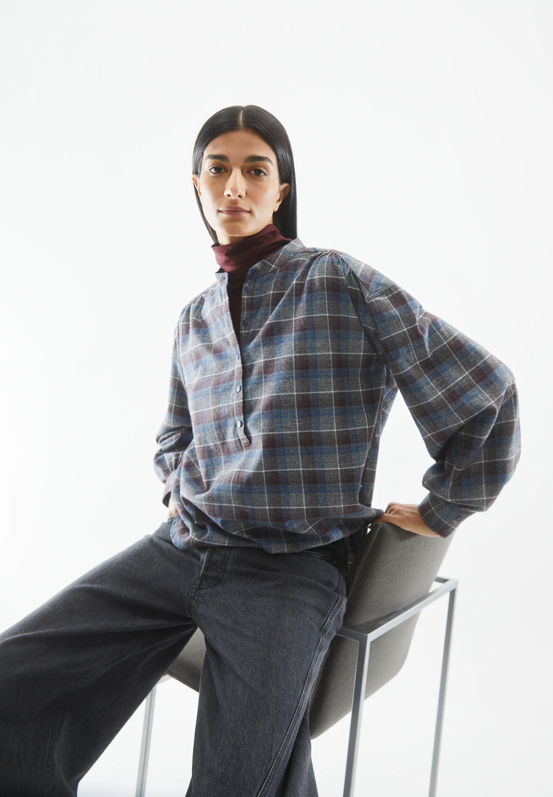 EFINARAA CHECK Blouse made from organic cotton