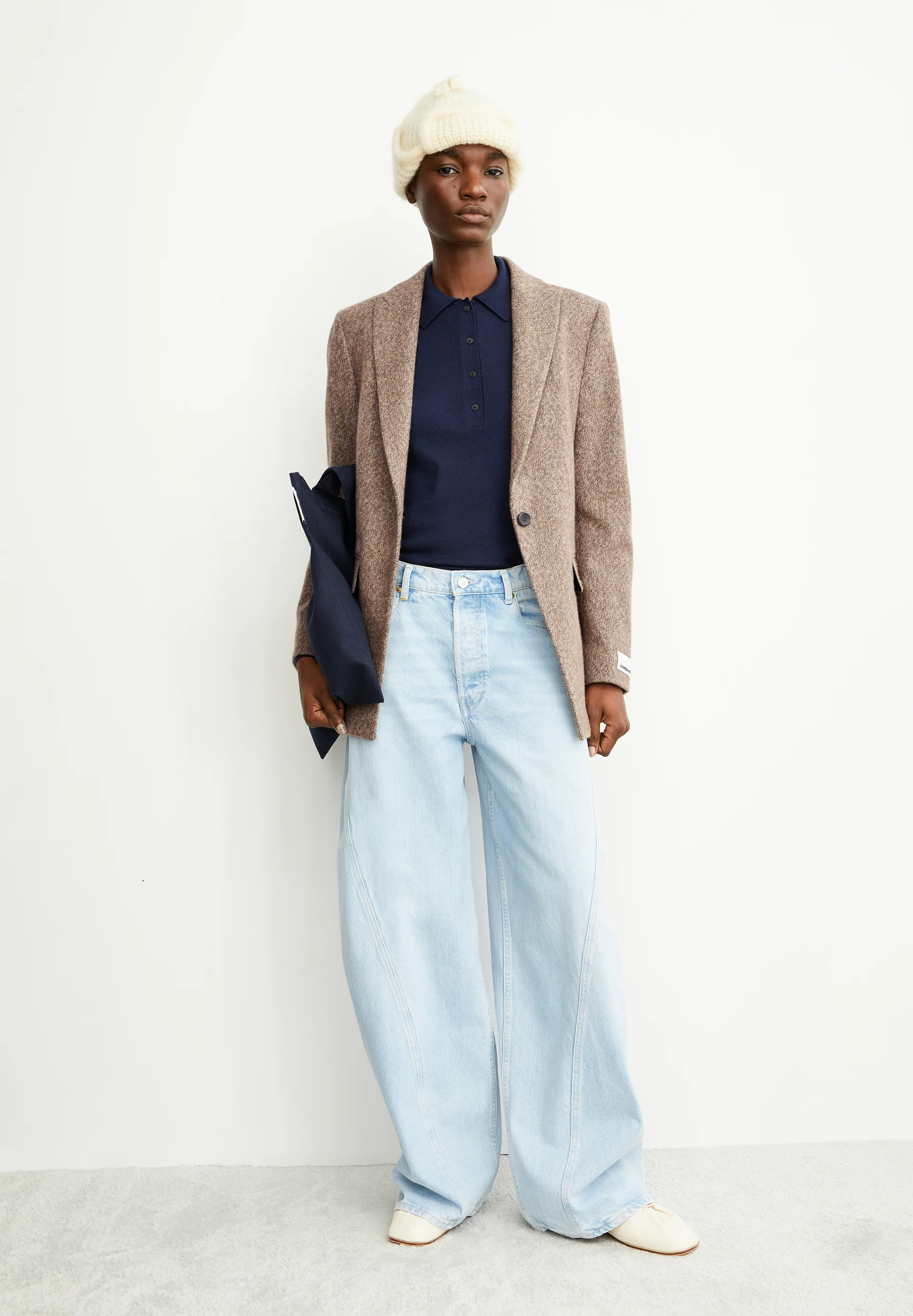 AALTHEA BARREL JEAN Barrel leg mid waist made from recycled cotton
