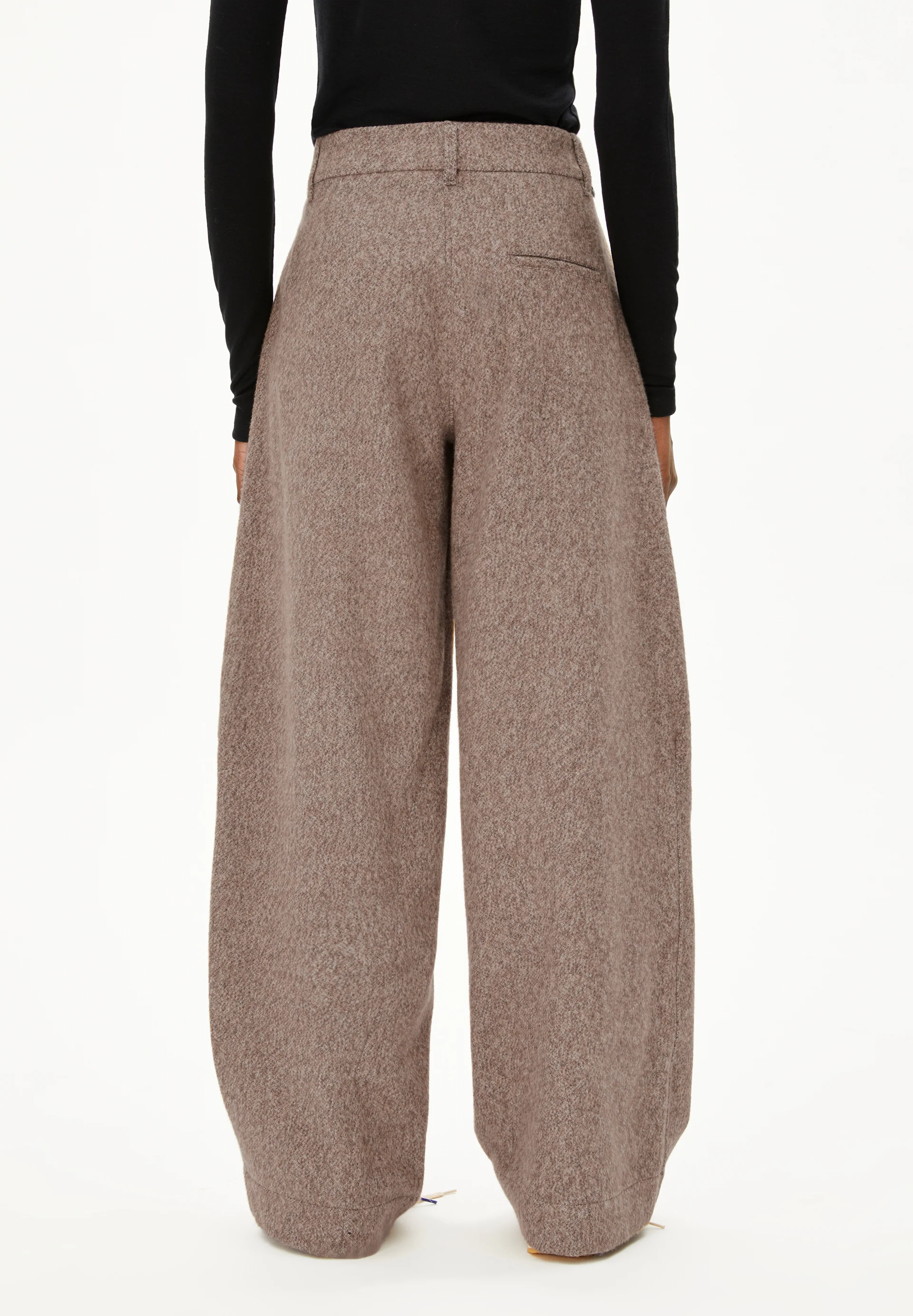 NYXAA TWEED Woven trousers made from organic cotton