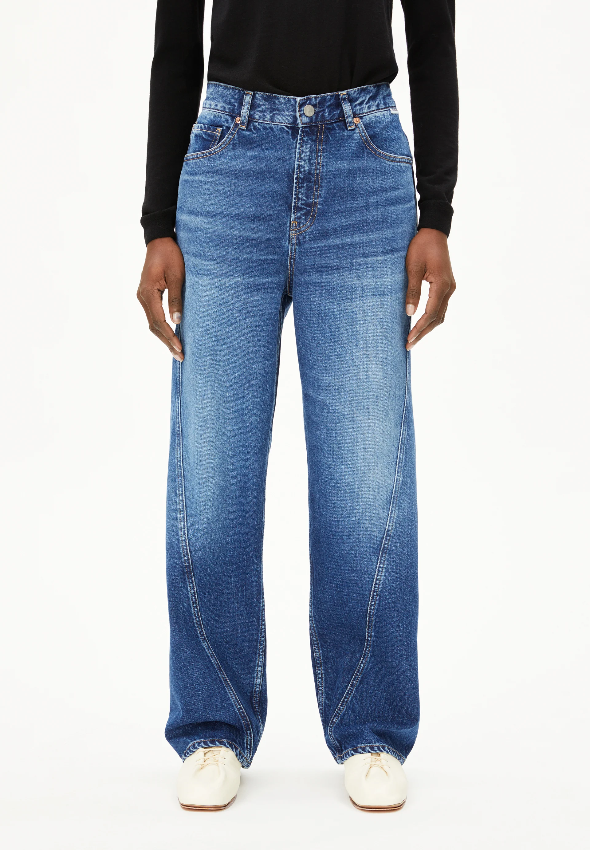 HAAYI Wide leg low waist made from recycled cotton
