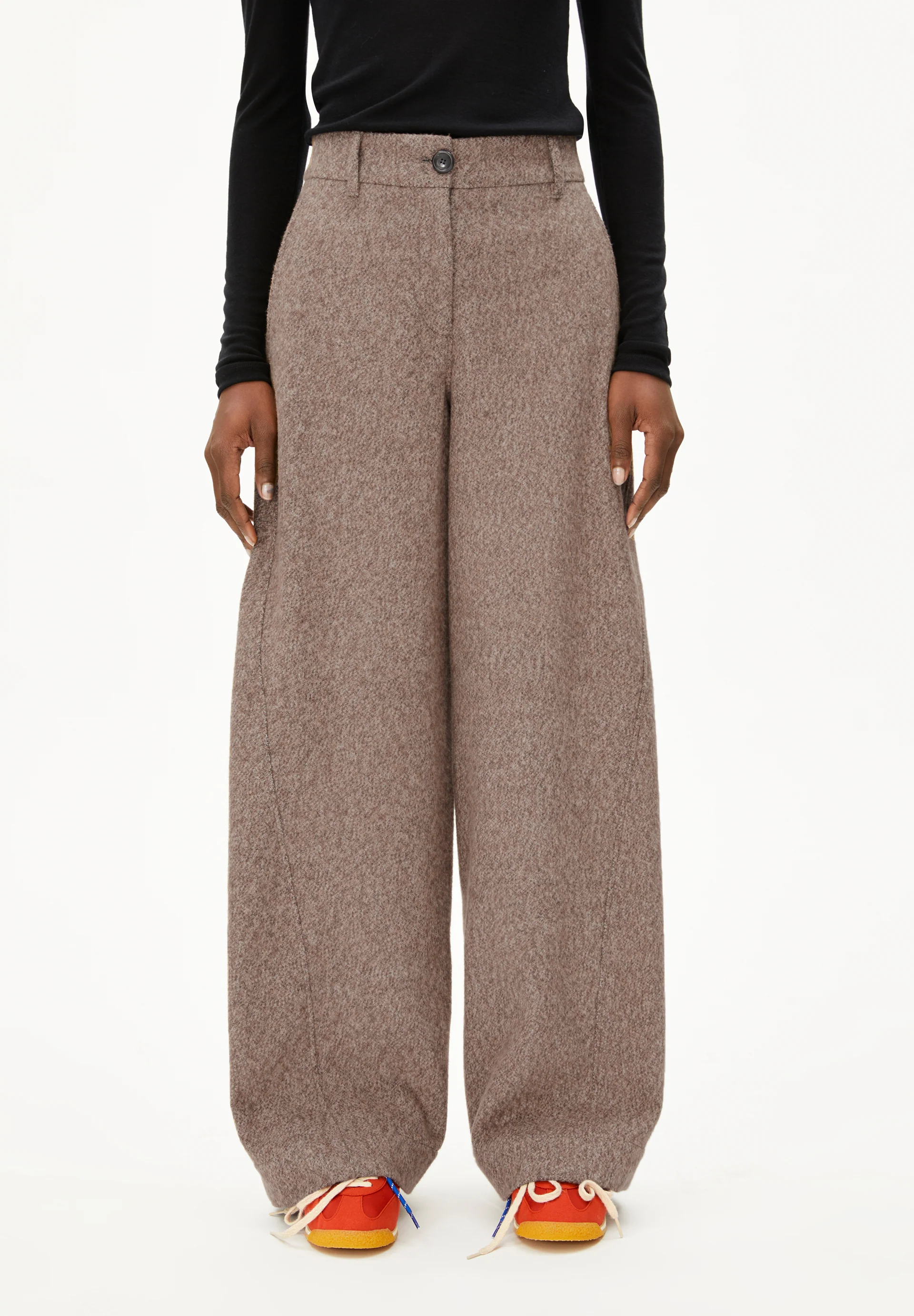 NYXAA TWEED Woven trousers made from organic cotton