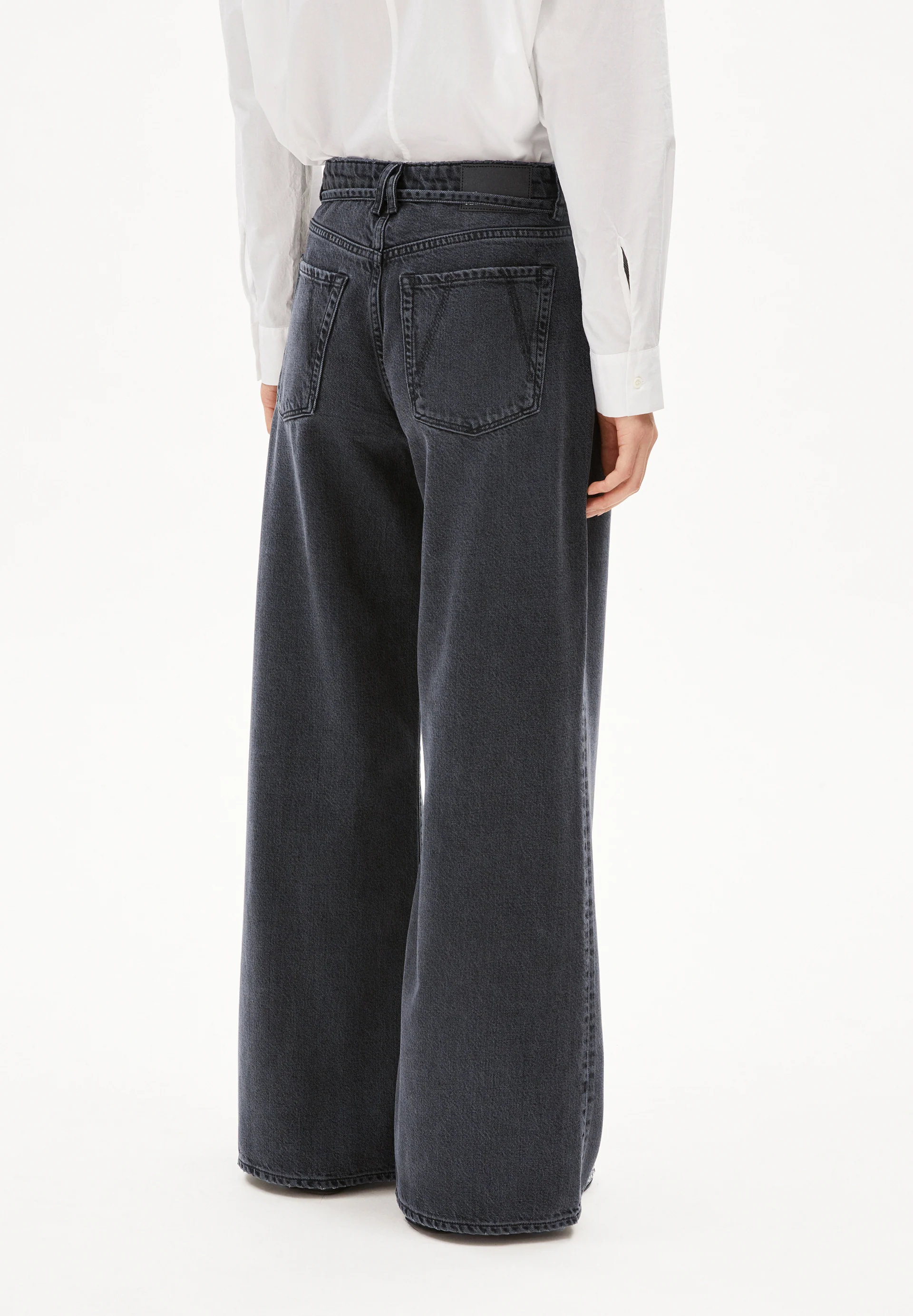 ASTRAEAAS WIDE JEAN Wide leg mid waist made from a lyocell cotton blend