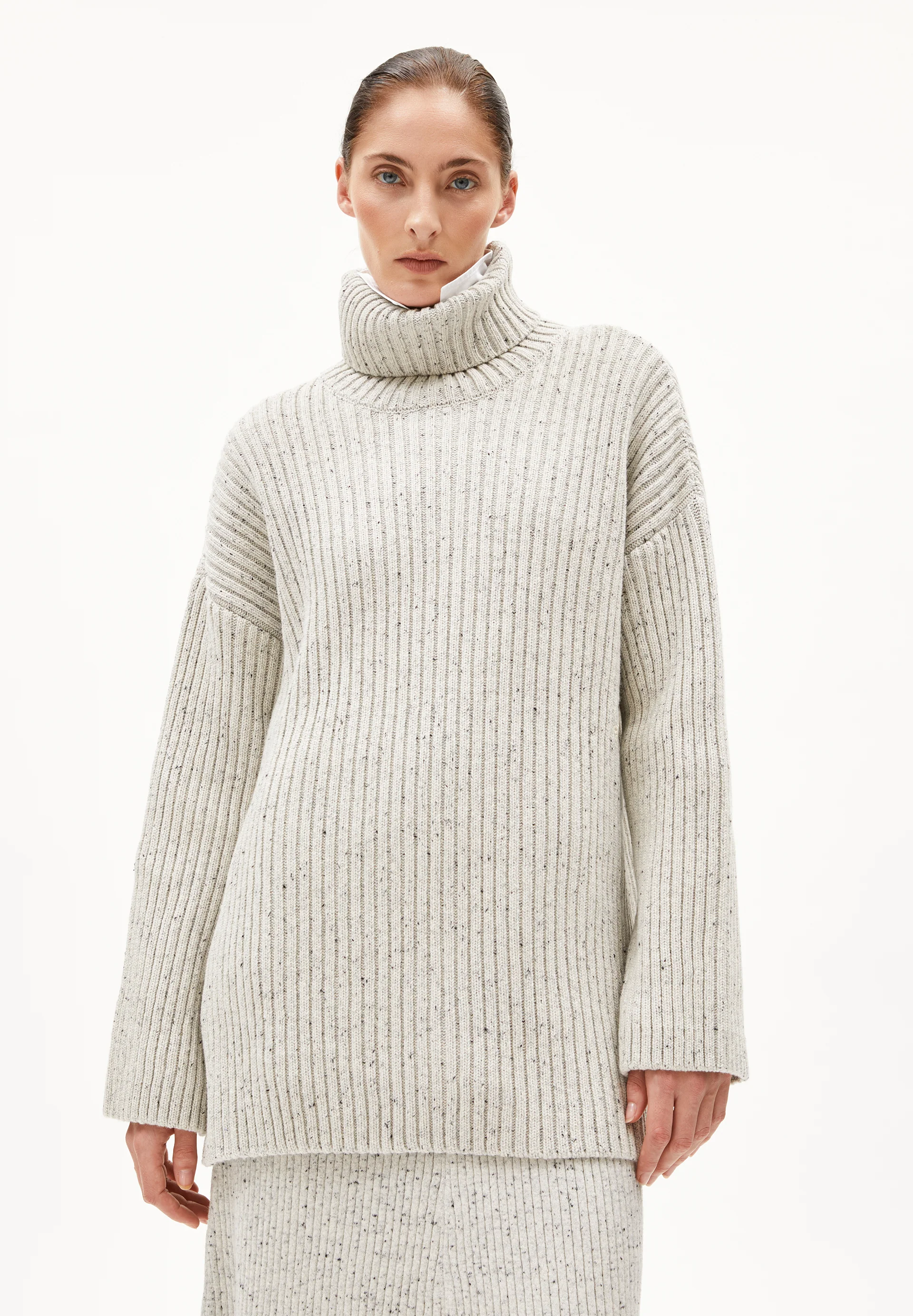 SABIRAA TWEED Sweater made of recycled Organic Wool Mix