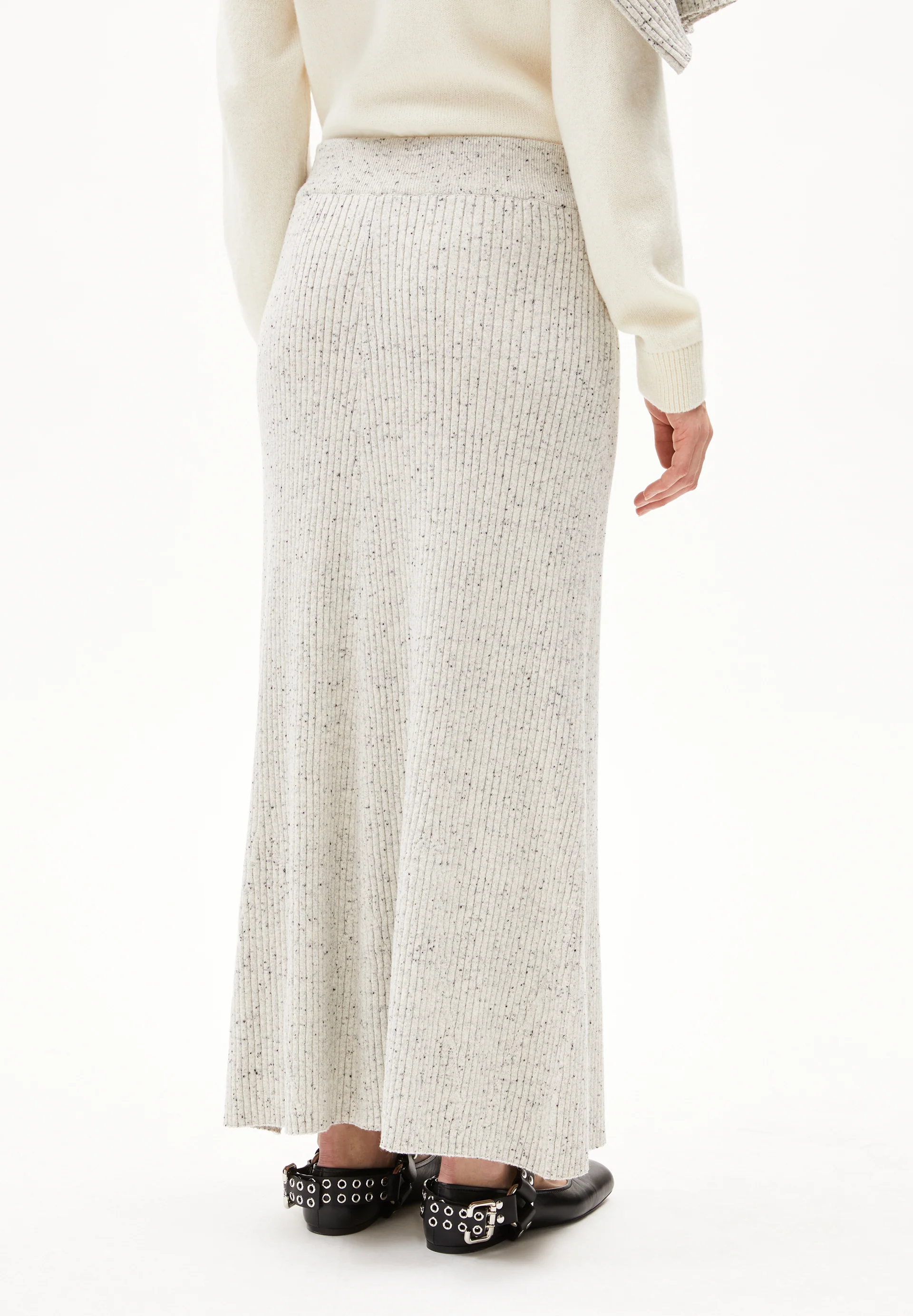 HANAA TWEED Knit Skirt made of recycled Organic Wool Mix