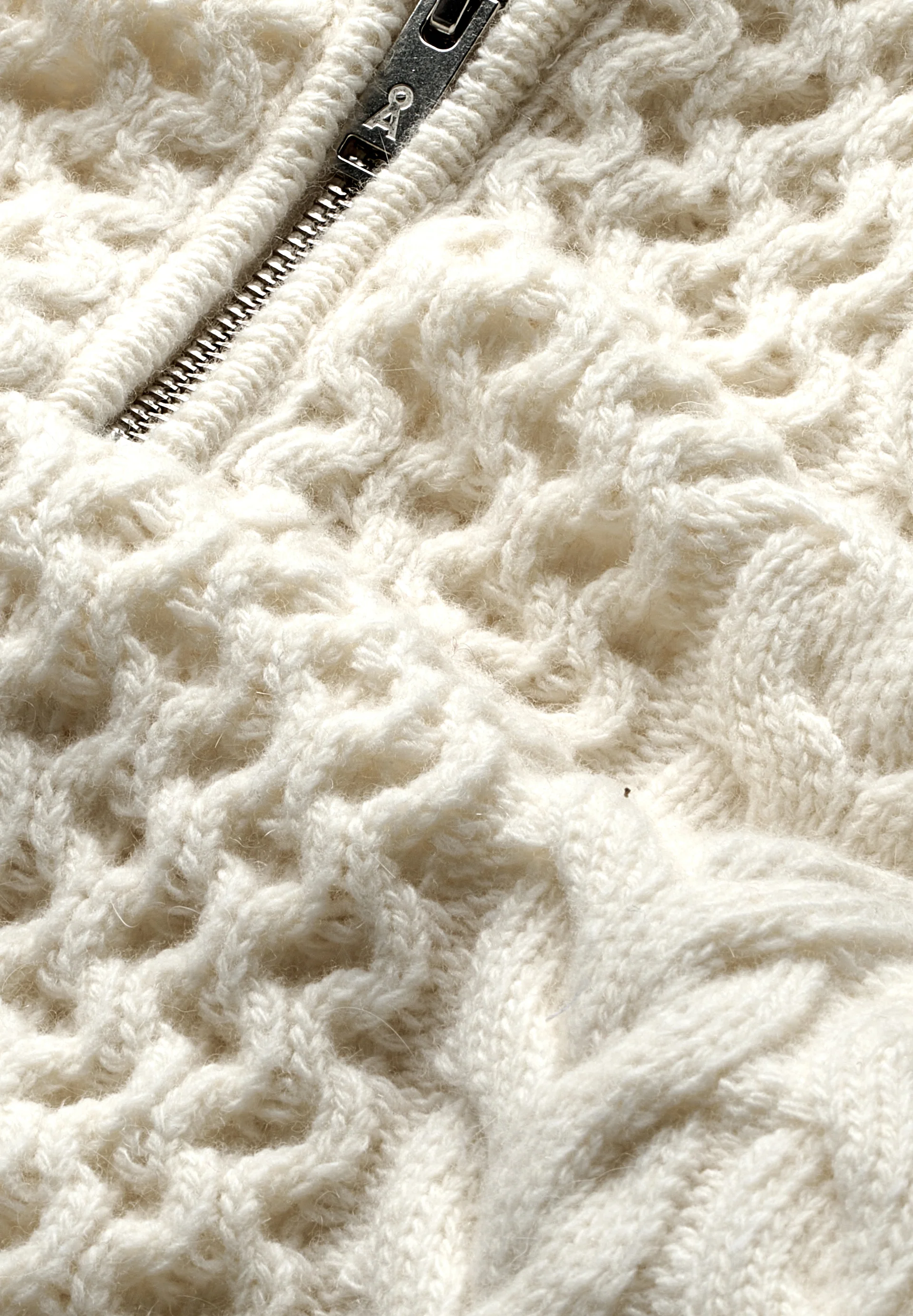 OLAIAAS CABLE Knit Top Relaxed Fit made of Organic Wool Mix