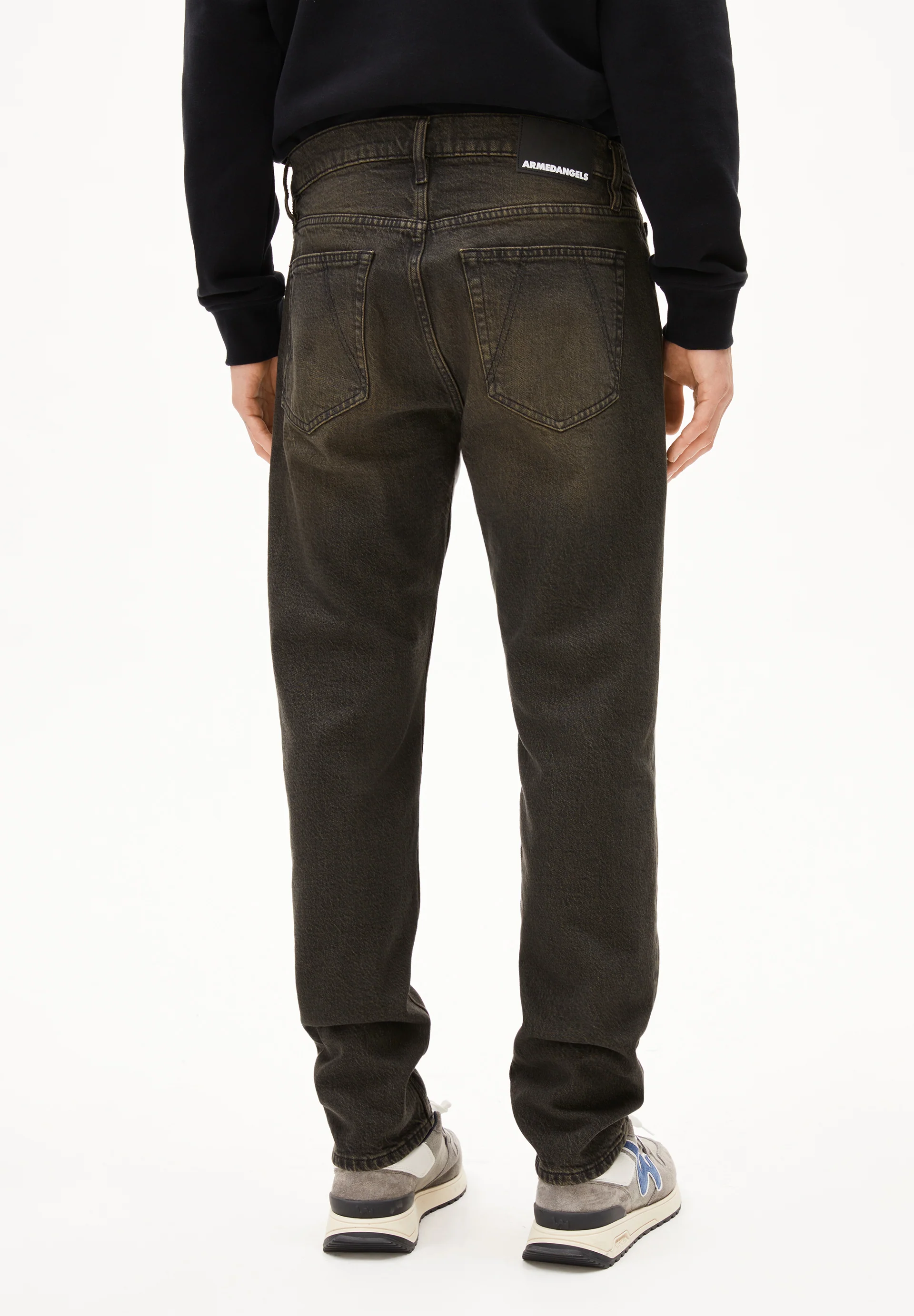 DYLAANO Straight leg mid waist made from an organic cotton blend