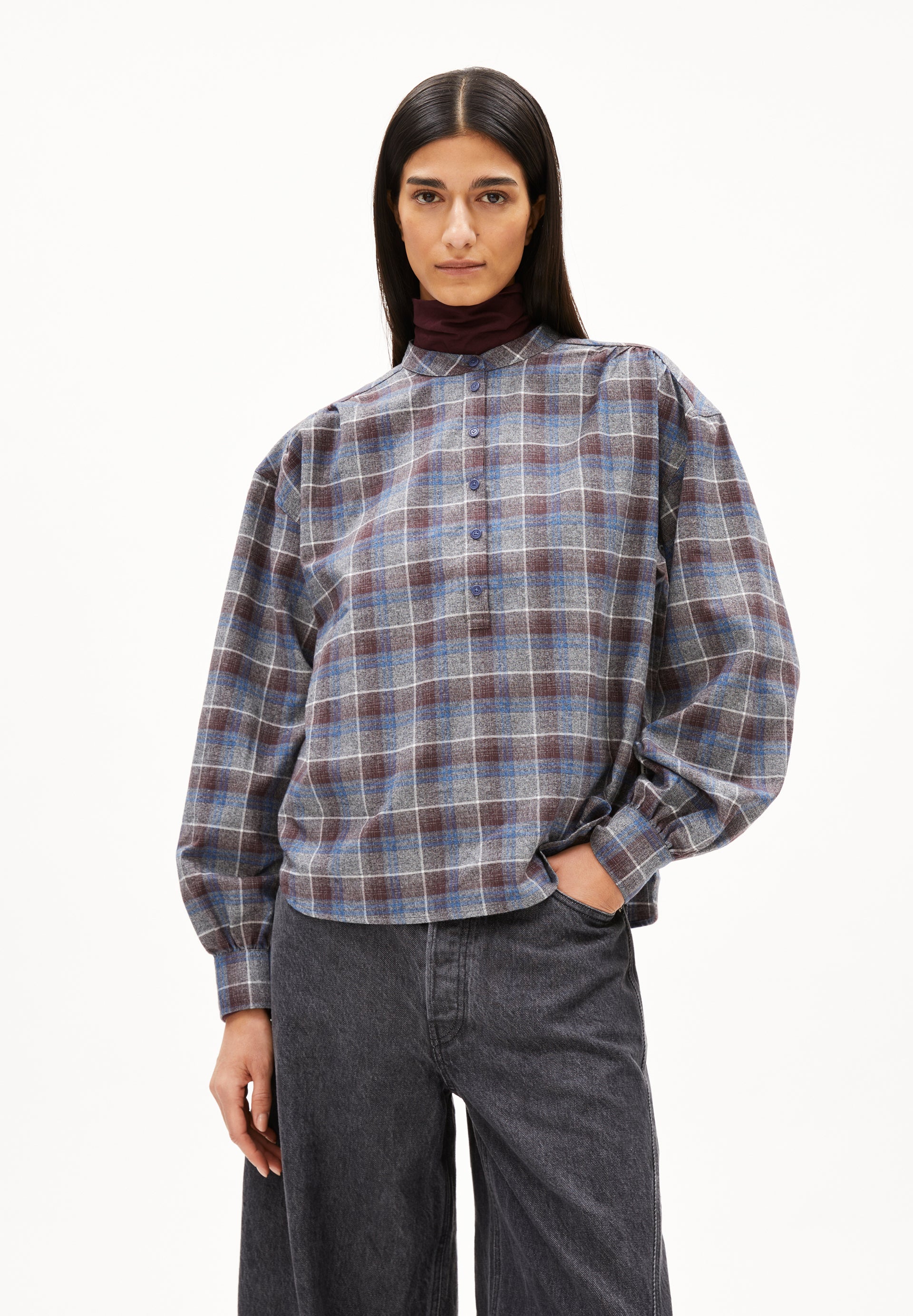 EFINARAA CHECK Blouse made from organic cotton