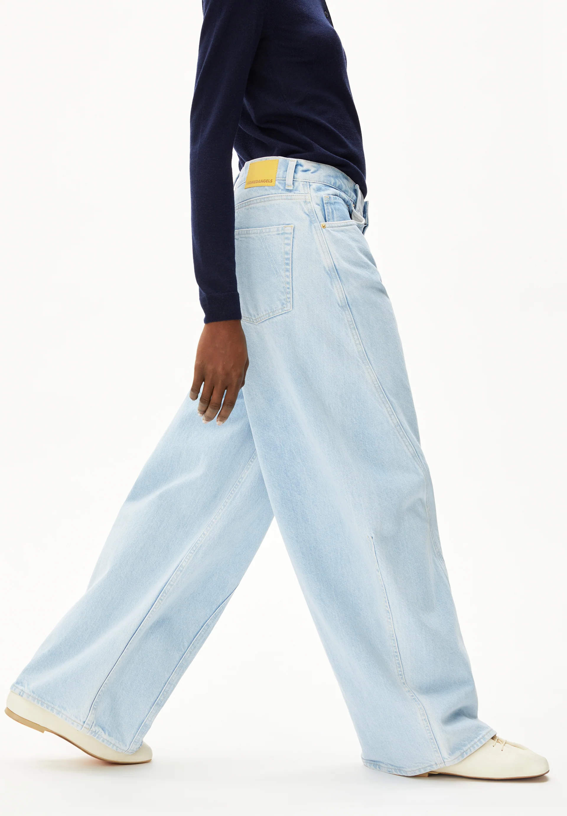 AALTHEA BARREL JEAN Barrel leg mid waist made from recycled cotton
