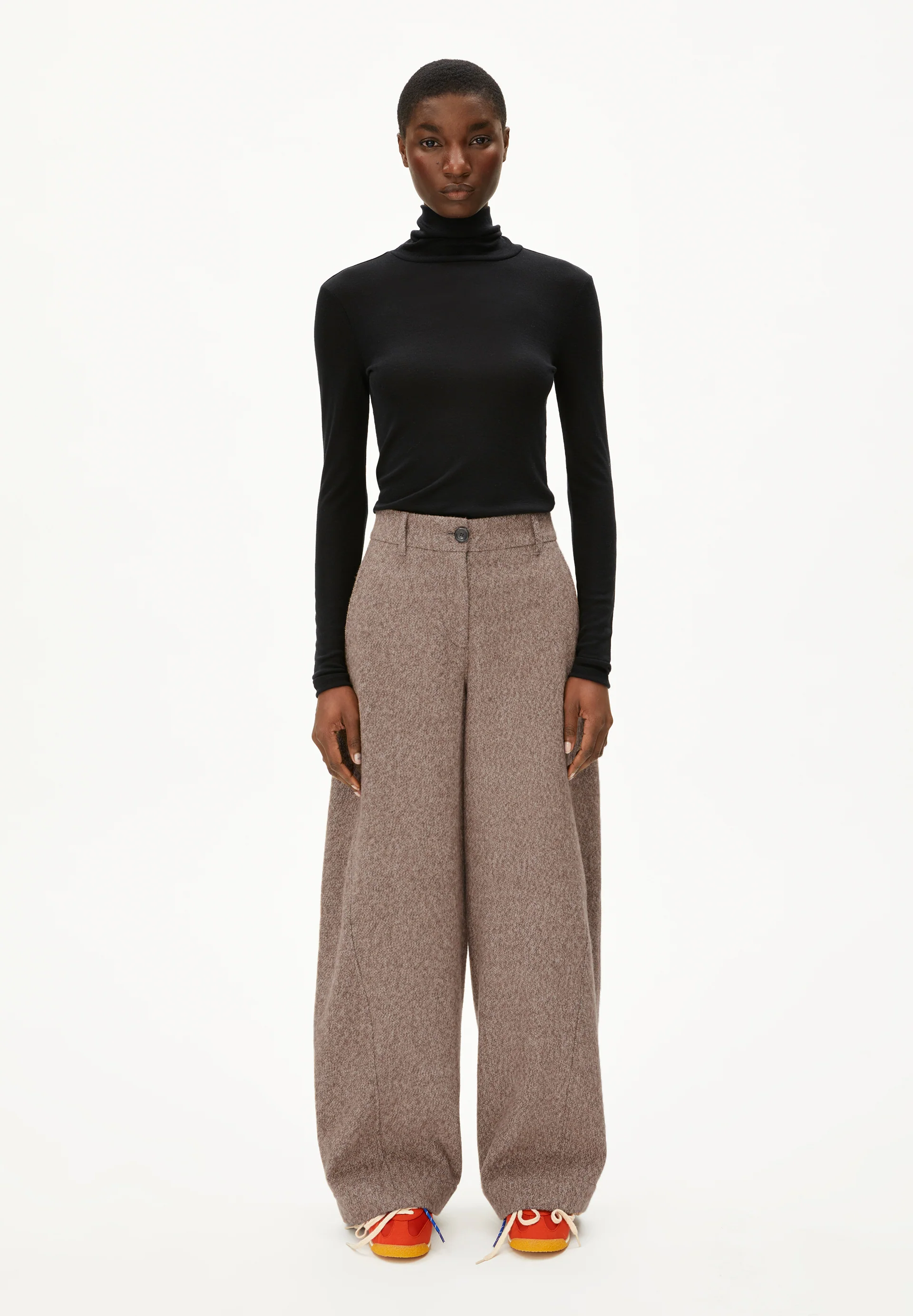 NYXAA TWEED Woven trousers made from organic cotton