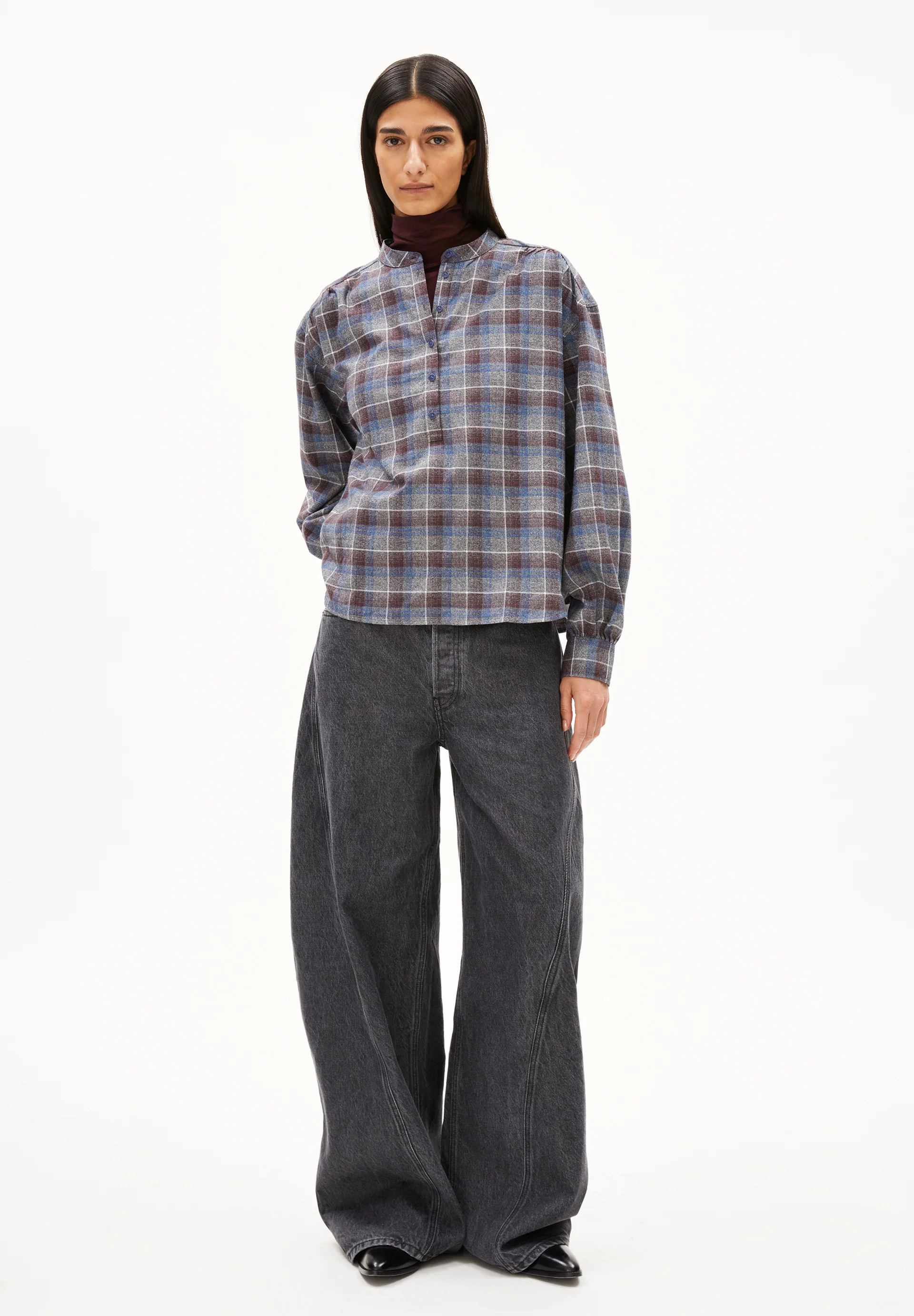 EFINARAA CHECK Blouse made from organic cotton