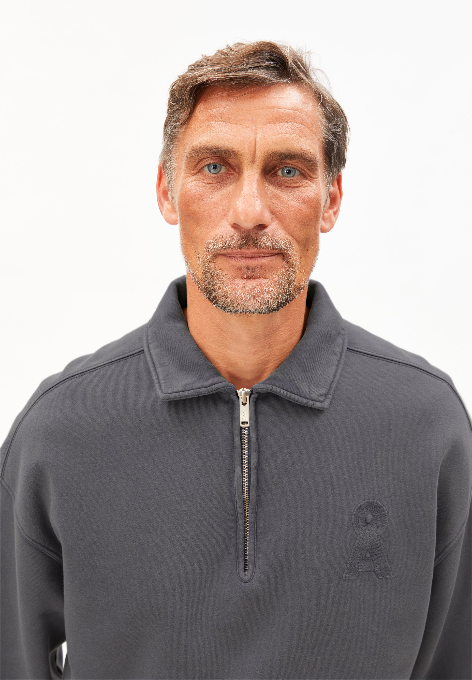 ICONIC Å GMT DYE ZIP TROYER Sweatshirts made from organic cotton