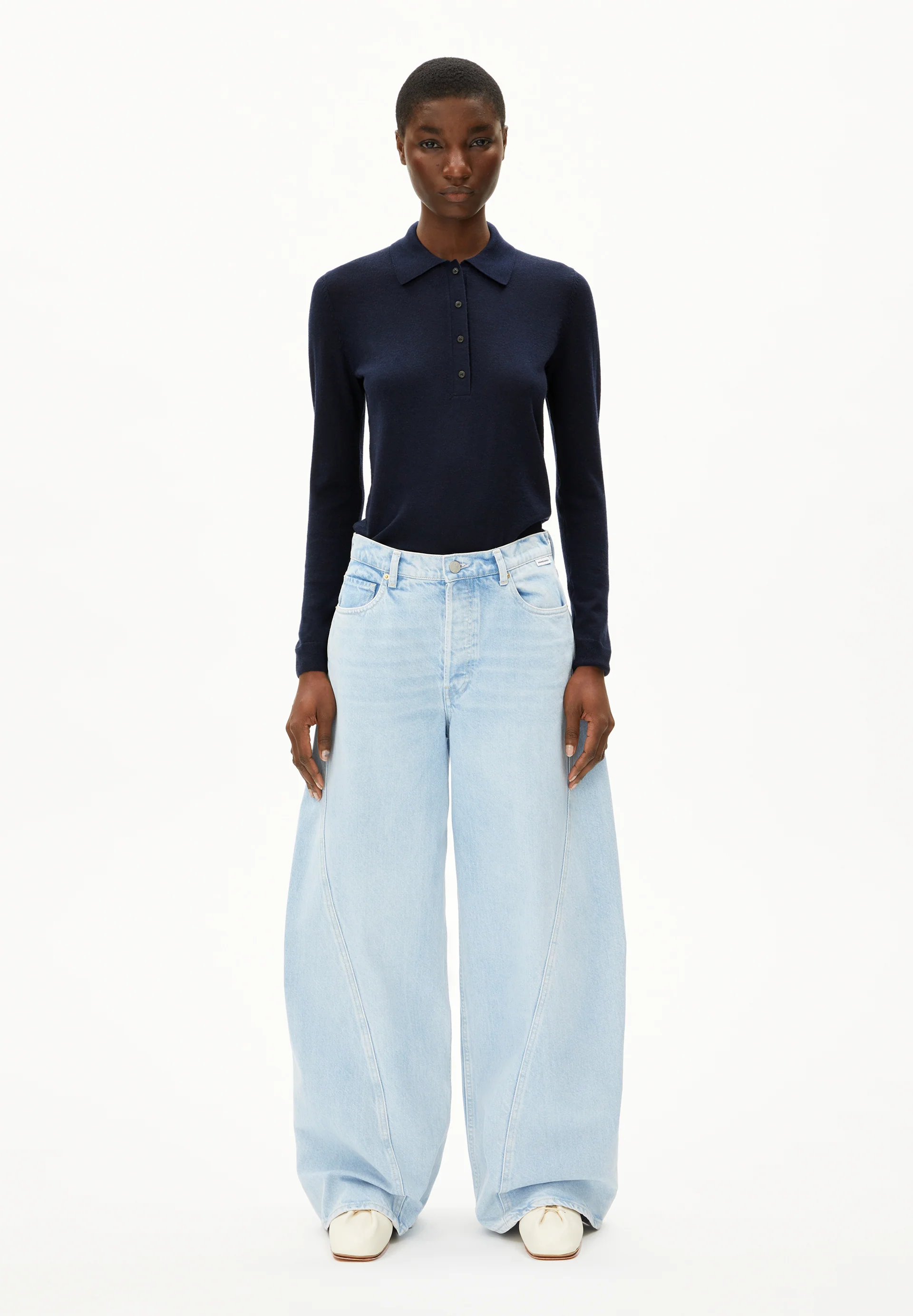 AALTHEA BARREL JEAN Barrel leg mid waist made from recycled cotton