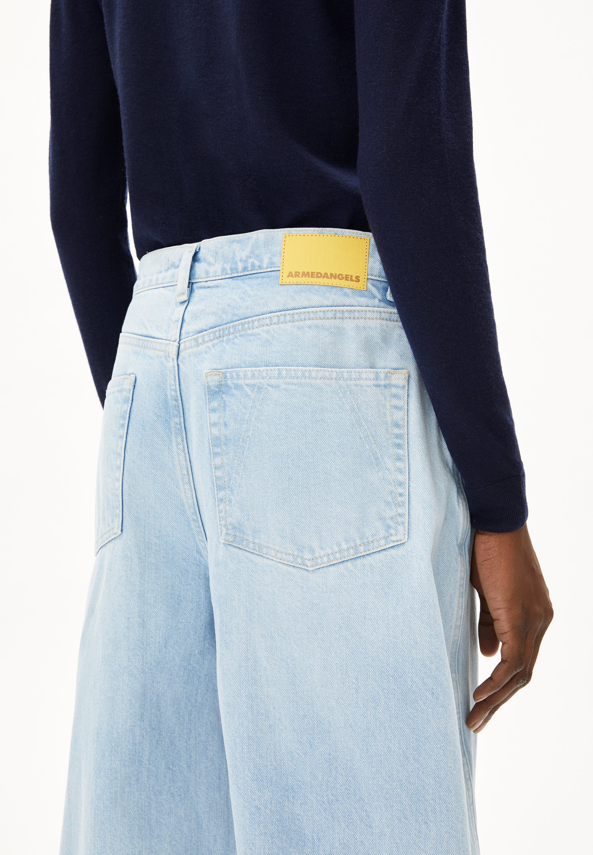 AALTHEA BARREL JEAN Barrel leg mid waist made from recycled cotton