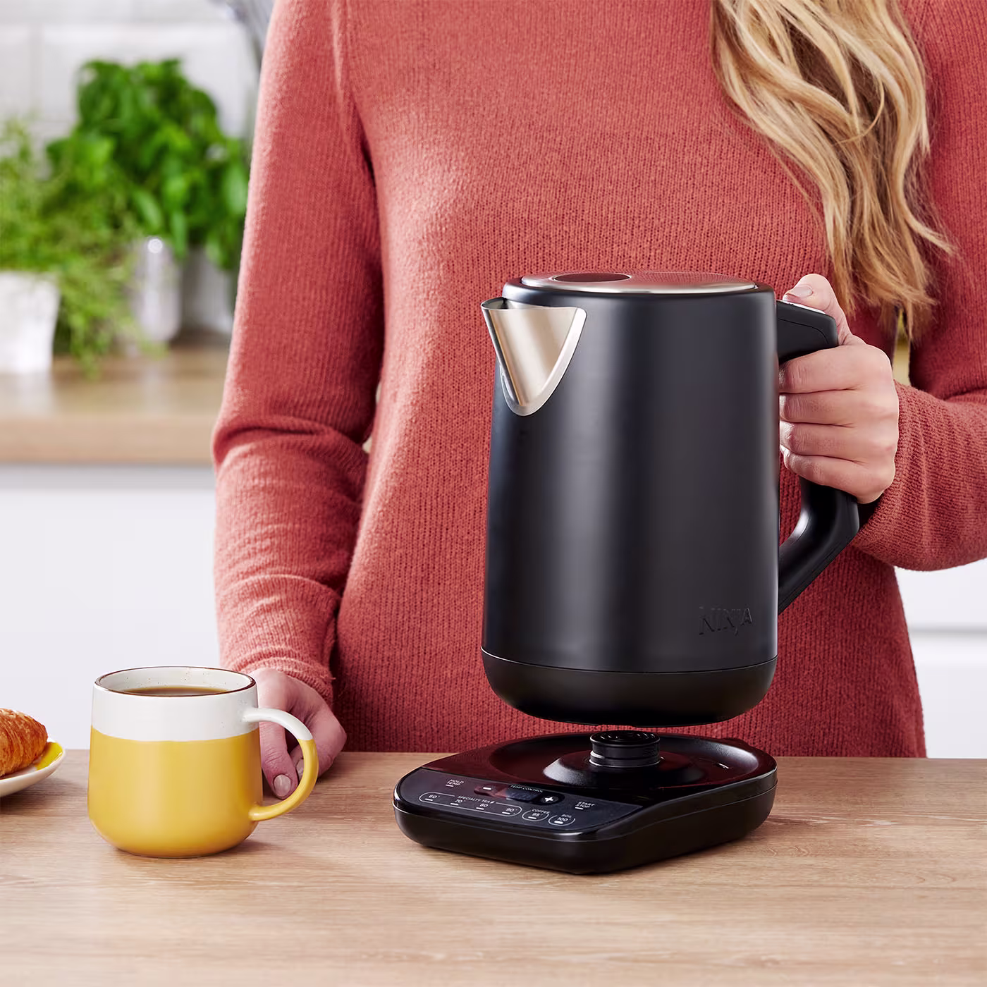 Ninja Black Perfect Temperature Kettle, Rapid Boil – KT200UK